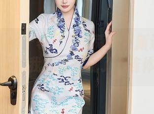 秀人网 – 终于等到赤间菀枫更新连体衣美图，今天的我默默变成了“连体迷”。