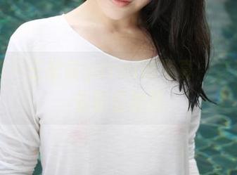 美媛馆 – 王馨瑶yanni的写真：套装里藏着错位的撩
