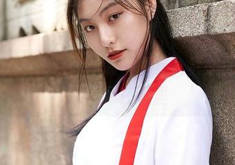 蜜桃社 – 初月的泳装写真集，真想问她的摄影师在哪里