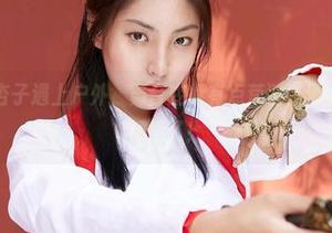 蜜桃社 – 当杏子遇上户外，舞台变得有点荒诞，漂亮得竟让美图都懵了！