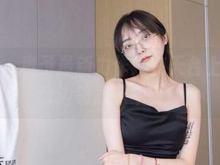 袜啵啵 – 稚予最新力作：在天台上偶遇了旁边邻居的午餐！
