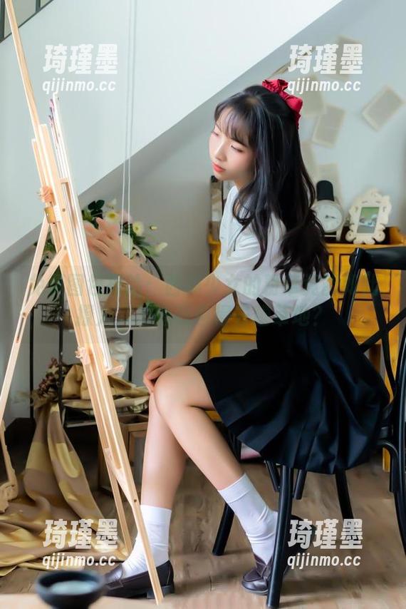 免费图包探险：西瓜少女的粉草竟能如此撩人，难道我也得去趟草地？