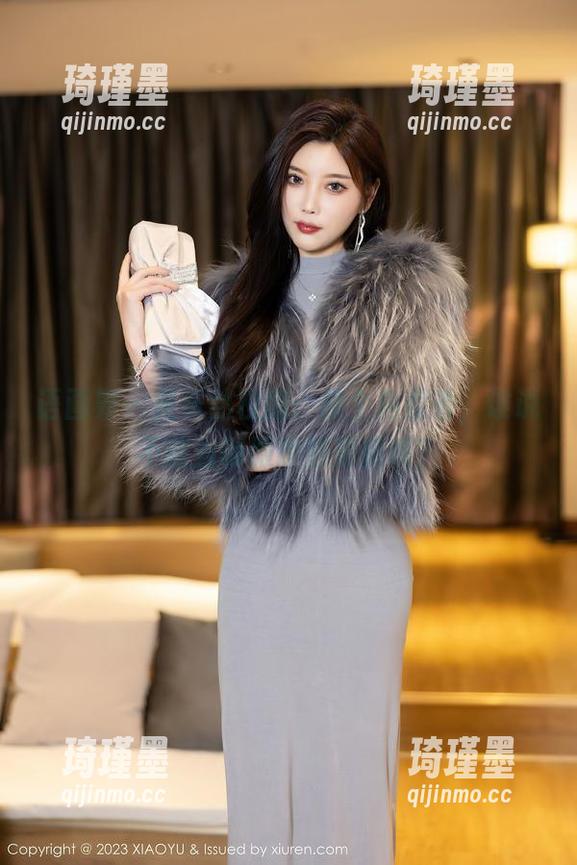 语画界 - 黄乐然校服：换个角度看，谁说不能当制服诱惑更新呢？