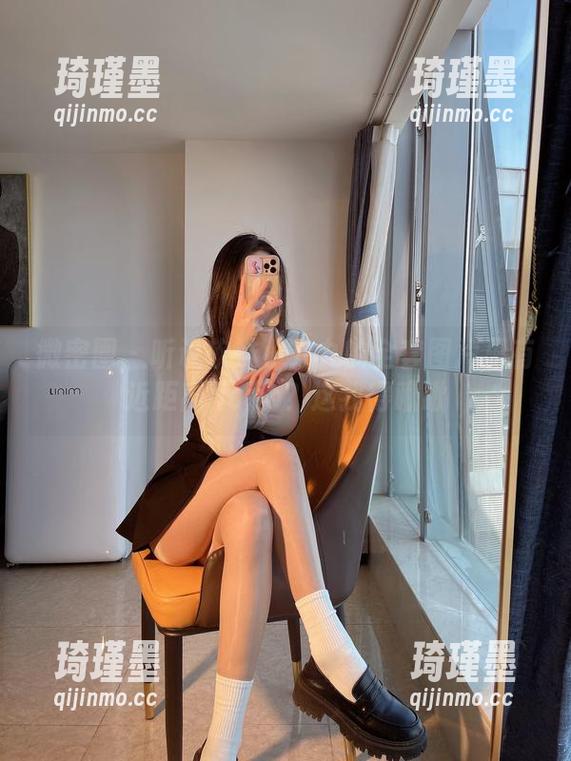 微密圈 - 听说软妹小九九的全套图片里有近距离jiojio？这我得瞅瞅