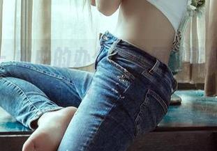 轰趴猫 – 曲曲的办公室？原图就像一场无聊会议中的小插曲！