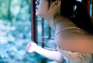 轰趴猫 – 杨晨晨sugar校园图集：书本堆里，自拍从未如此认真