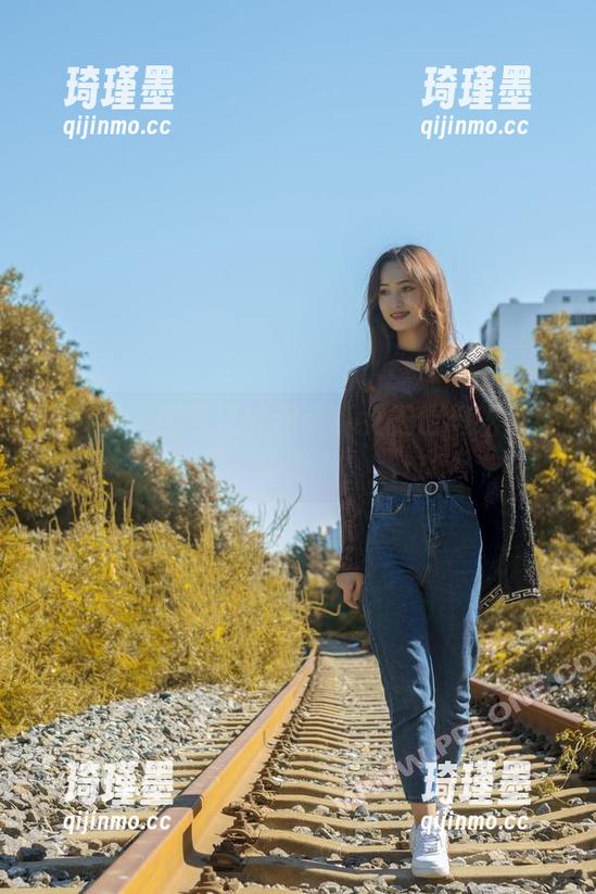 轰趴猫 - 陈雅漫的图集：女王也得吃点零食吧？