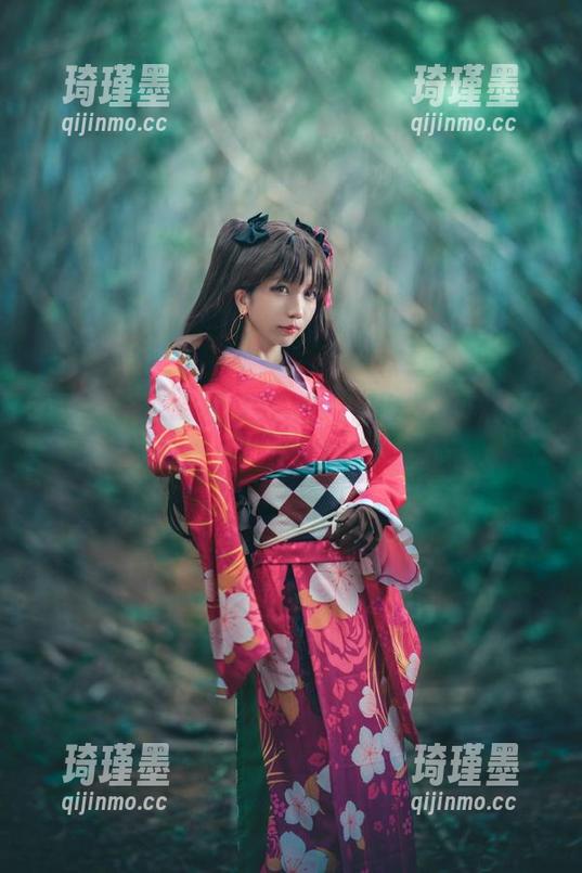 迷失人形QUQ的高清写真里，犬竟成为了聊天的中心？果真够不着边际。