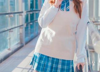 黑猫与雪琪SAMA的写真，喵星人共舞，有种看了就想吃薯条的冲动。