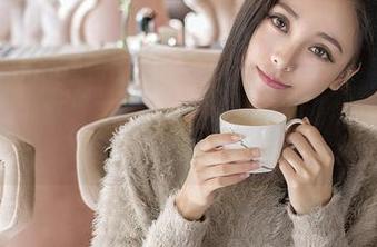 青豆客 – 当天使翅膀断掉，朱赢Molly的私拍竟如此真诚