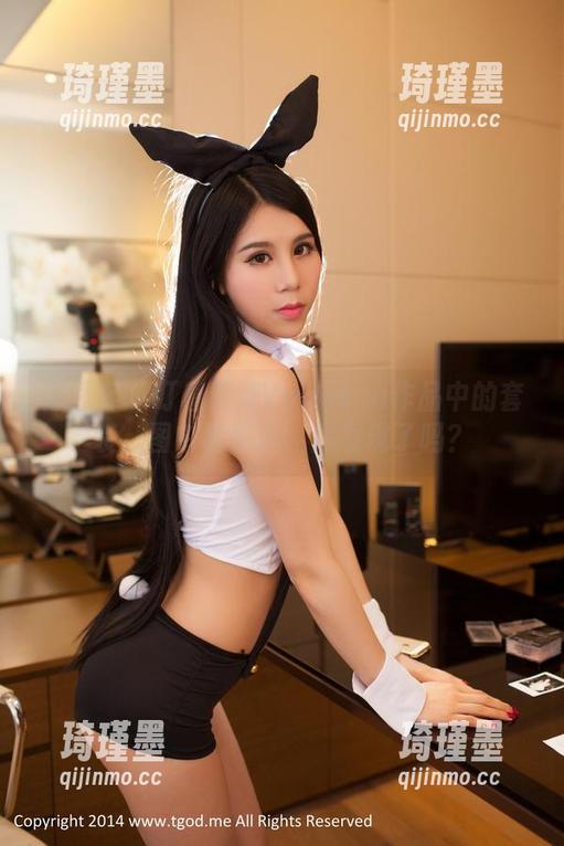 青豆客-梦娜Vanessa 青豆客 - 盯着梦娜Vanessa作品中的套装,图中有彩蛋,你发现了吗?