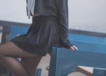 旗袍裹身的面饼仙儿，我恨不得咬一口——等会，这能吃吗？