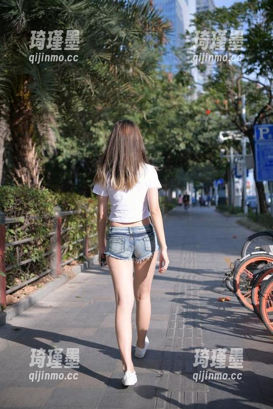 魔镜街拍：凯恩街拍的搭讪宝典——持有包臀裙美女原图条件自负风险！