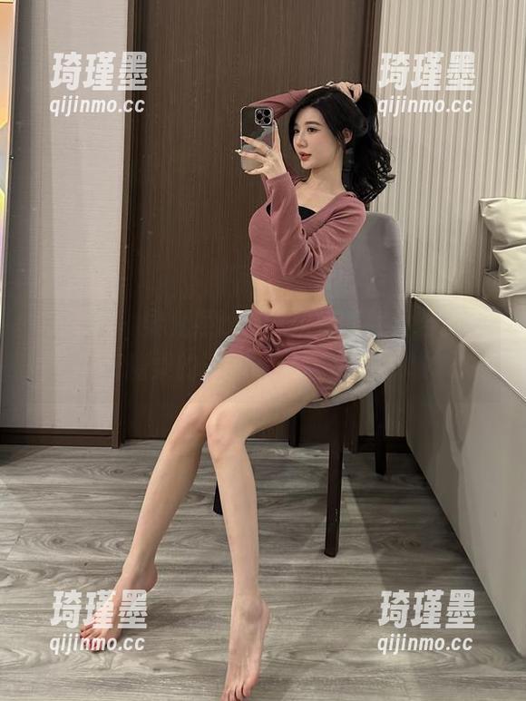 微密圈 - 黎允熙baby姐姐的照片合集，犹如糖果的诱惑，舔舔另有滋味。